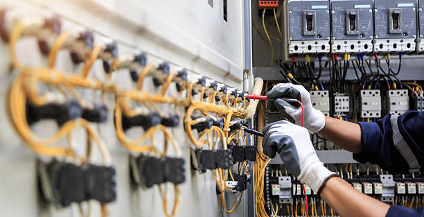 Professional Electrician technician working in Oakdale, LA